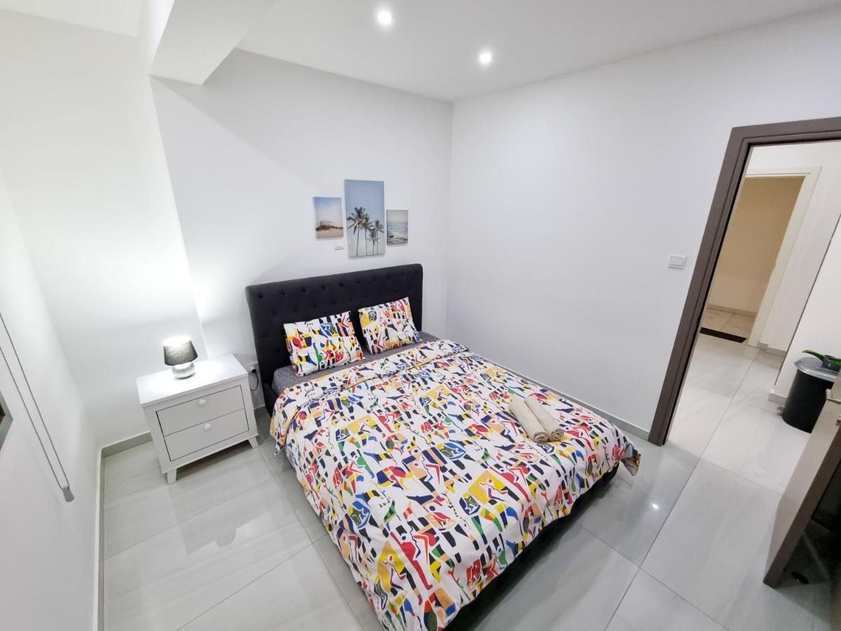 Sea La Vie Seaview Apartment Larnaca Luaran gambar